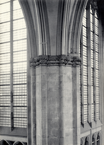 221751 Interieur van de Domkerk (Munsterkerkhof) te Utrecht: noordoostelijke kruisingpijler met kapiteel.N.B.: In 1912 ...